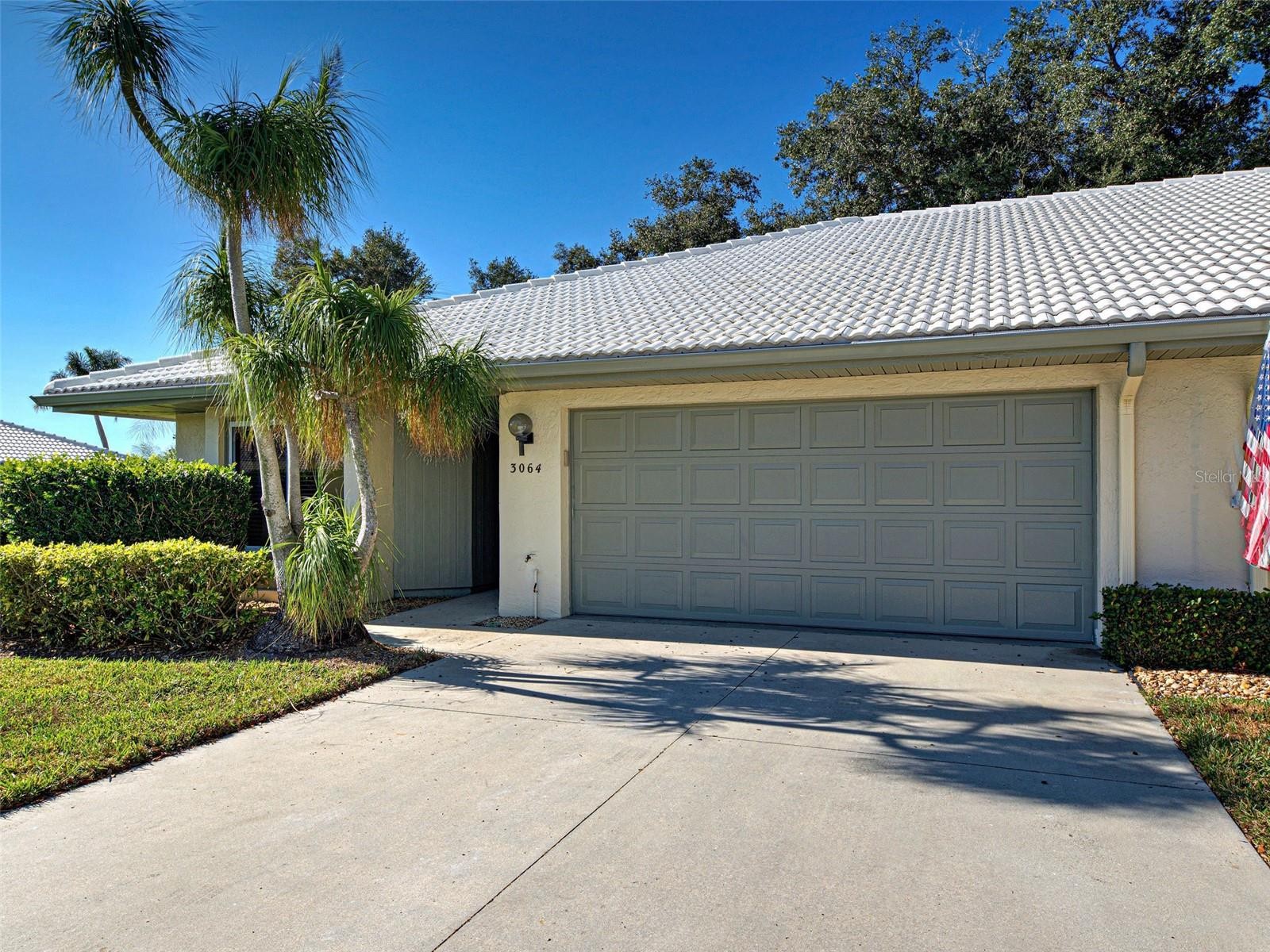 3064 CROWN HERON PT