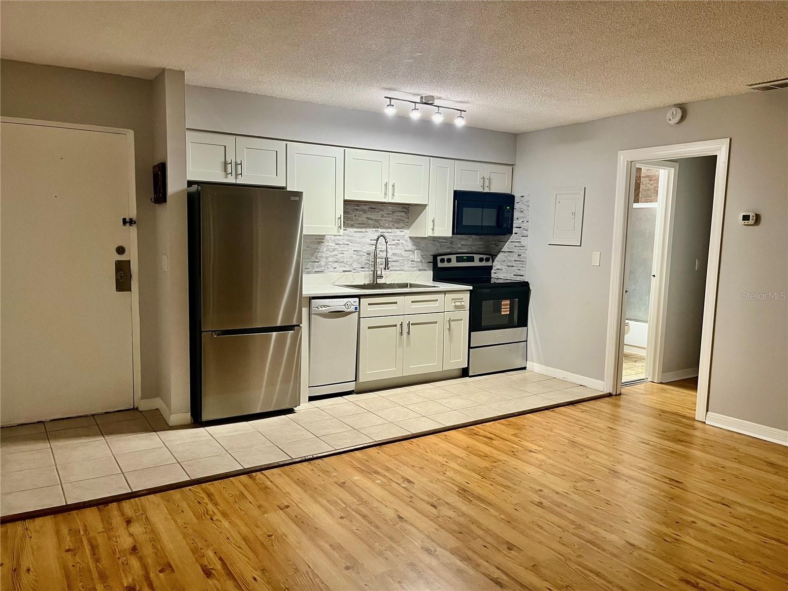 2701 HIDDEN LAKE DR N #F