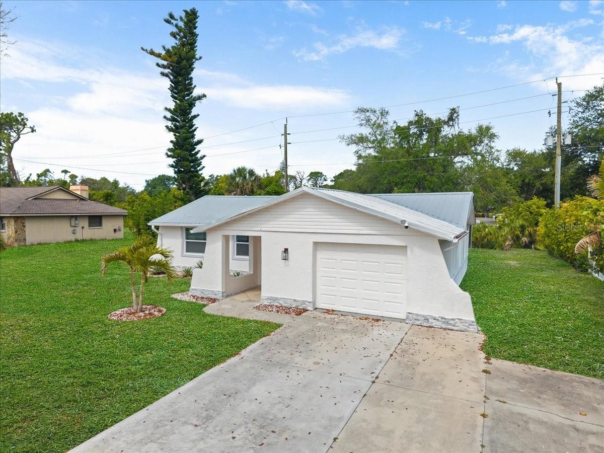 2580 SHAMROCK DR