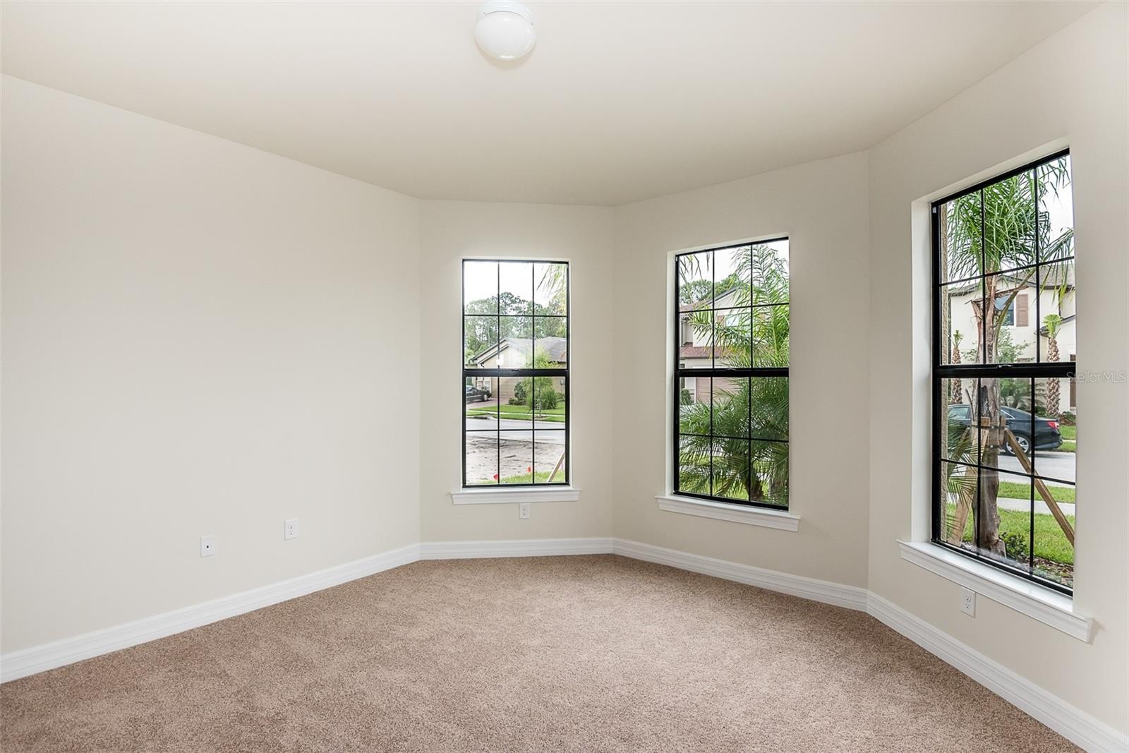 2558 SHERMAN OAK DR