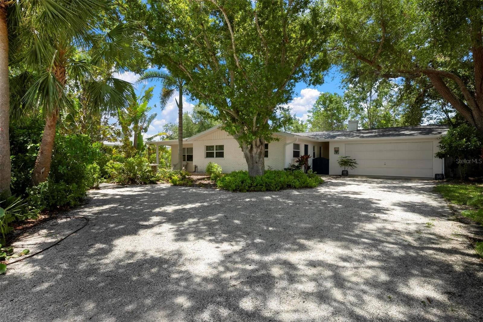 417 BAYCREST DR