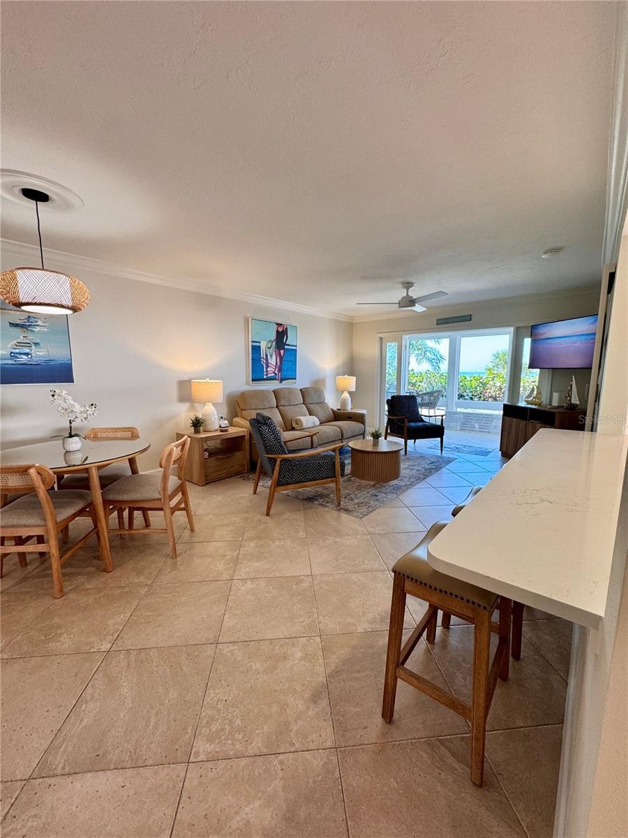 1011 W PEPPERTREE DR #114