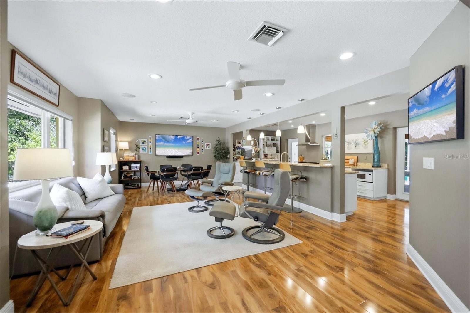 942 VIRGINIA DR