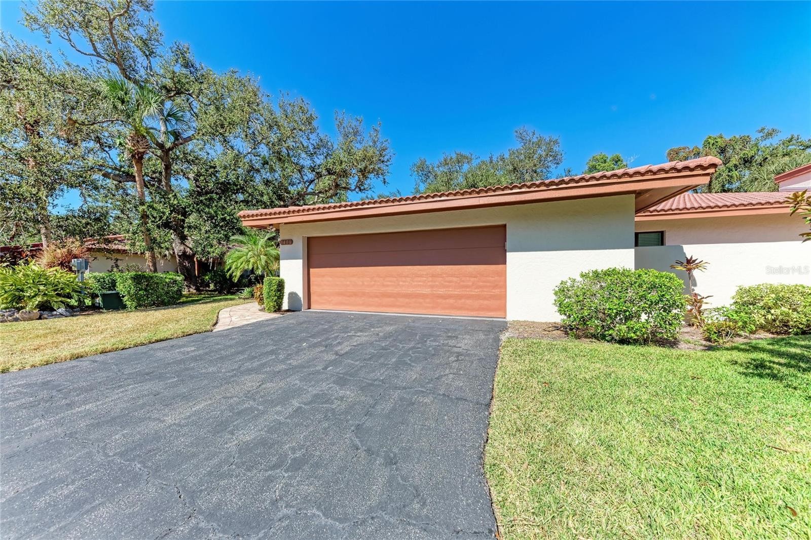 3406 FALCON PL