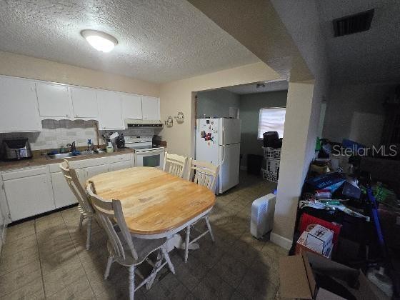 324 GOLDEN SANDS DR
