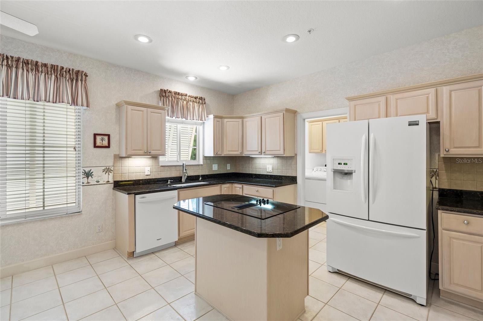 3954 HAMILTON CLUB CIR #14
