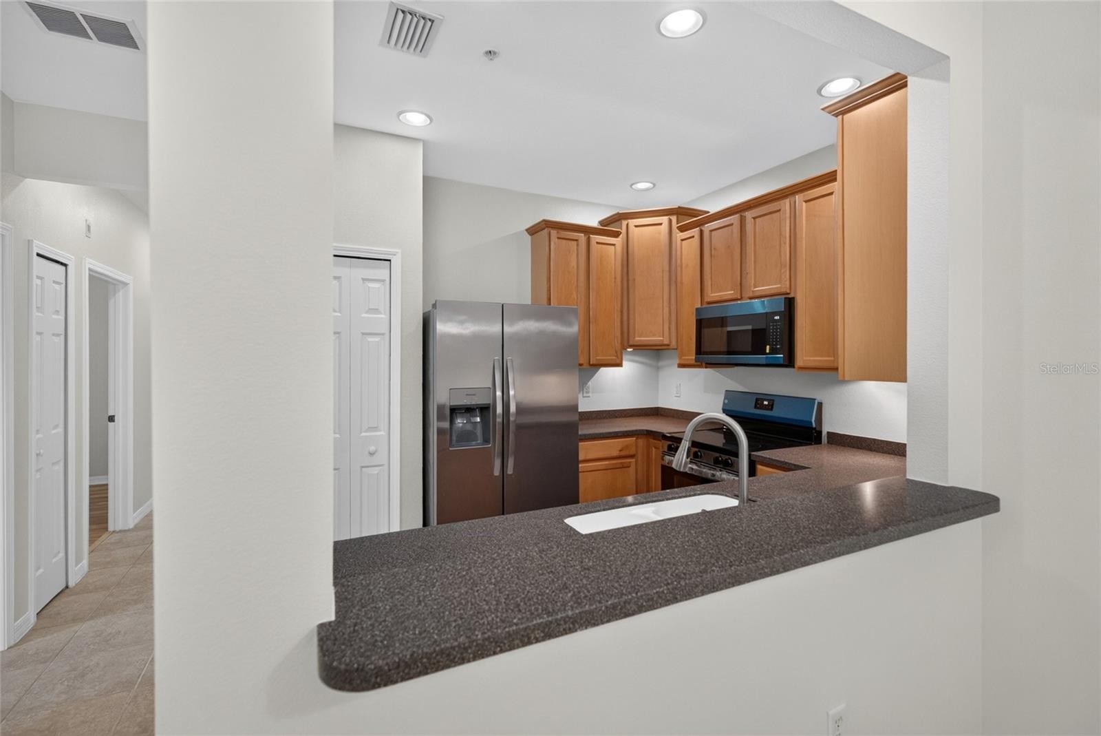 3707 PARKRIDGE CIR #7-106