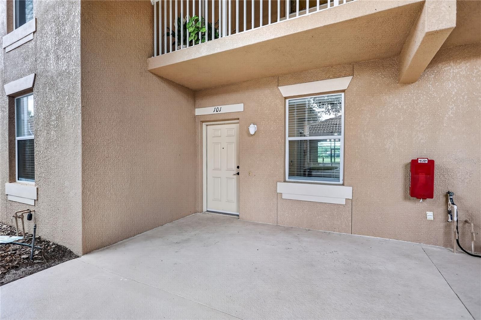 915 FAIRWAYCOVE LN #101