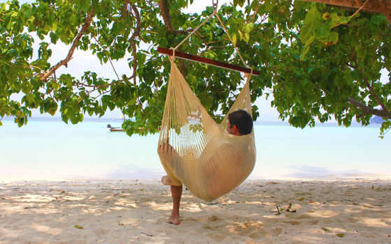 hanging-chair-hammock-beach-natural-taupe-yellow-leaf