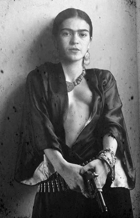 Frida-Kahlo-with-gun