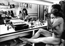 marilyn chambers paints her lips