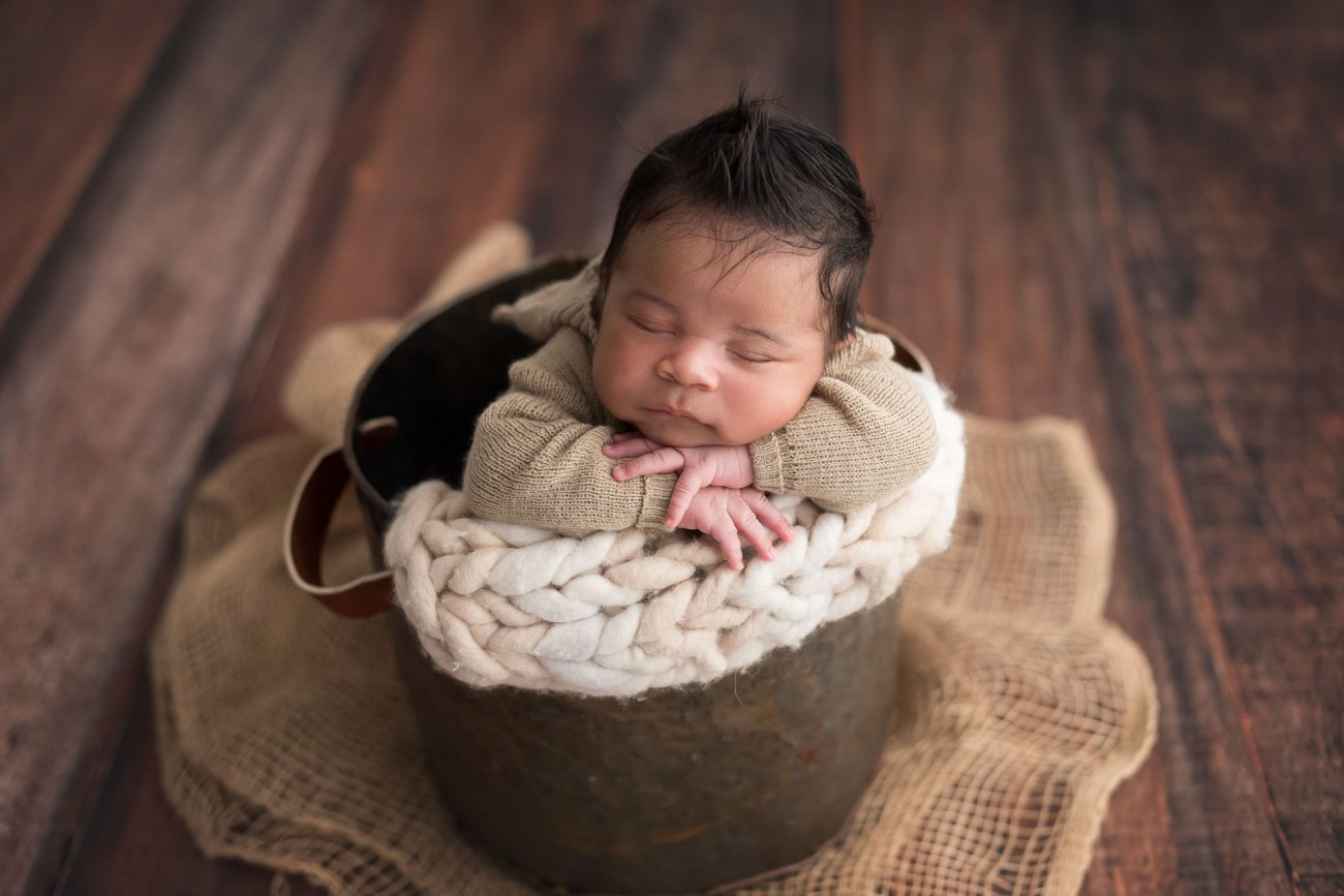 bebe em cesta fotografia newborn: as principais duvidas dos pais em fotos de bebes