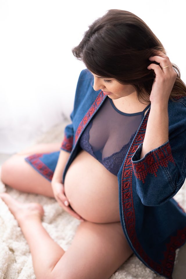 gestante com lingerie preta fotos de barriga o que vestir no ensaio gestante fotos de grávida estúdio de fotografia laura alzueta