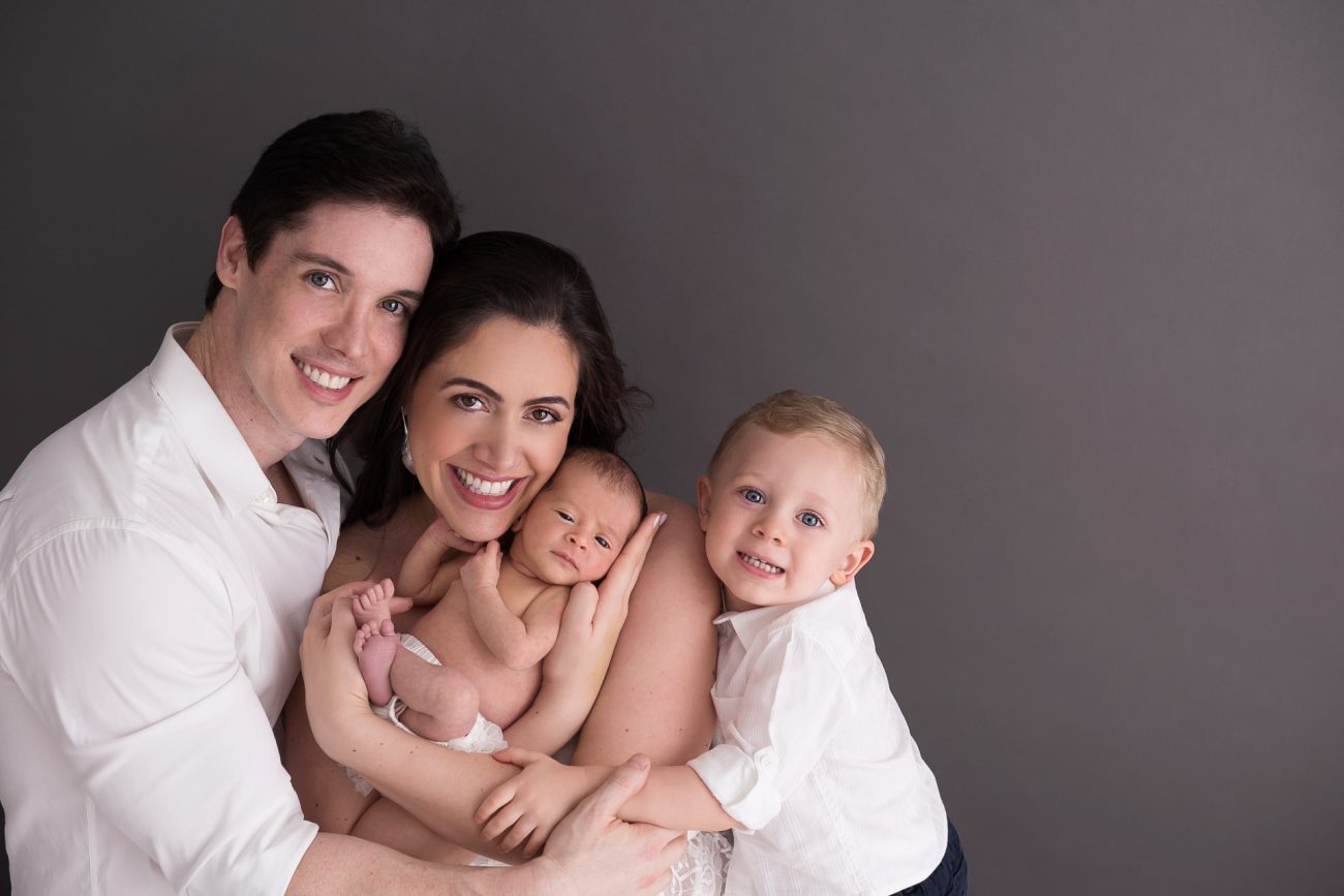 ensaio newborn com irmãos fotografia de família