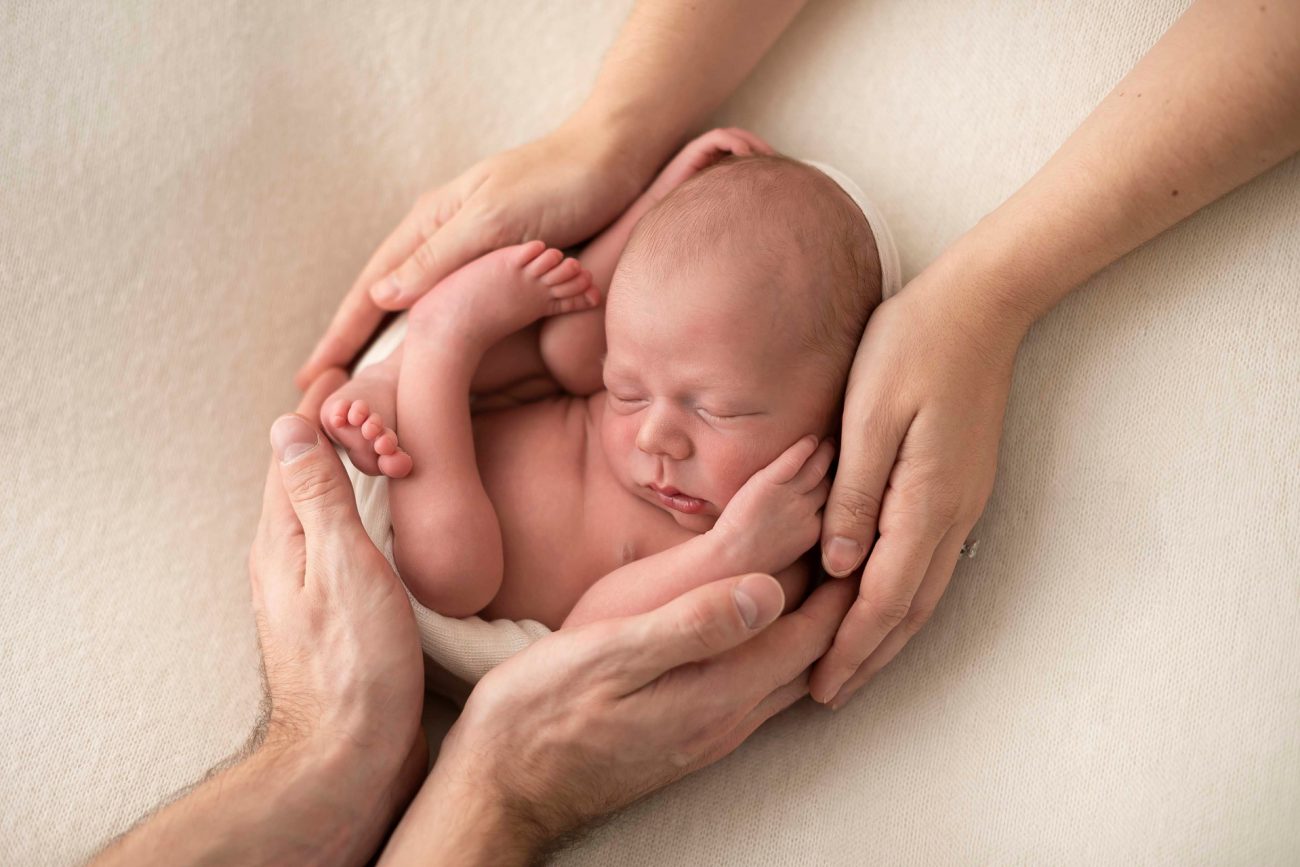fotos de ensaio newborn de menino composição fotografia laura alzueta são paulo