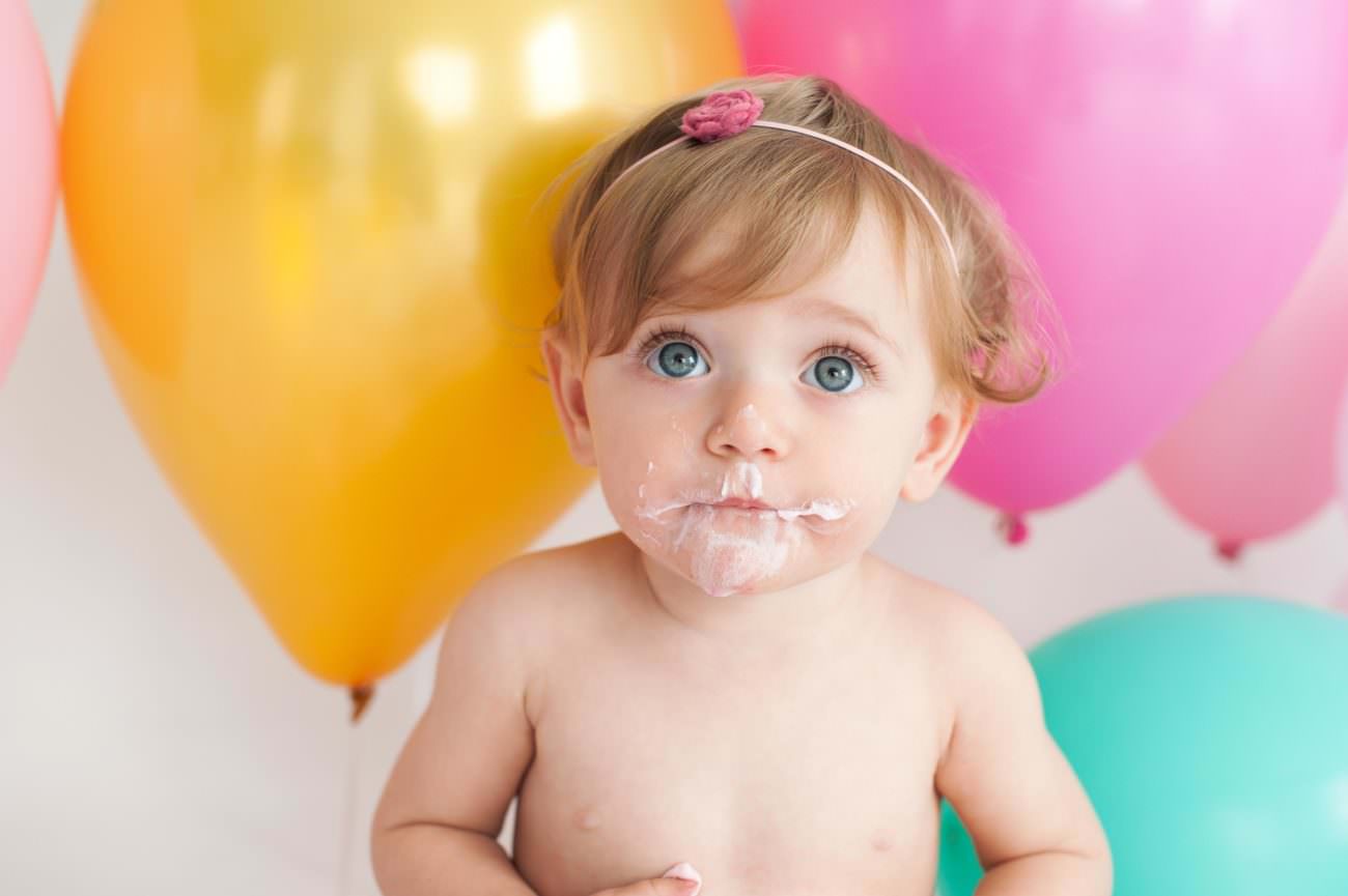 festa temática de menina bolo de aniversário 1 ano de bebê smash the cake em estúdio de fotografia laura alzueta pinheiros sp fotos de primeiro ano de bebê