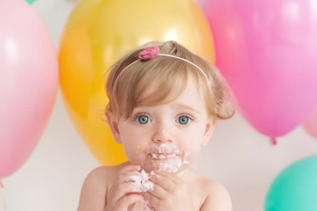 festa temática de menina bolo de aniversário 1 ano de bebê smash the cake em estúdio de fotografia laura alzueta pinheiros sp fotos de primeiro ano de bebê