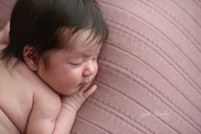 recém-nascido fofo fotos de bebê em estúdio luz natural curso de fotografia newborn workshop de fotografia newborn são paulo pinheiros sp