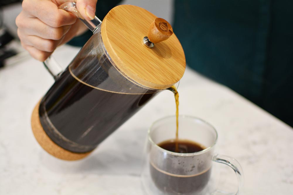 Grosche-Melbourne-french-press-pouring-coffee