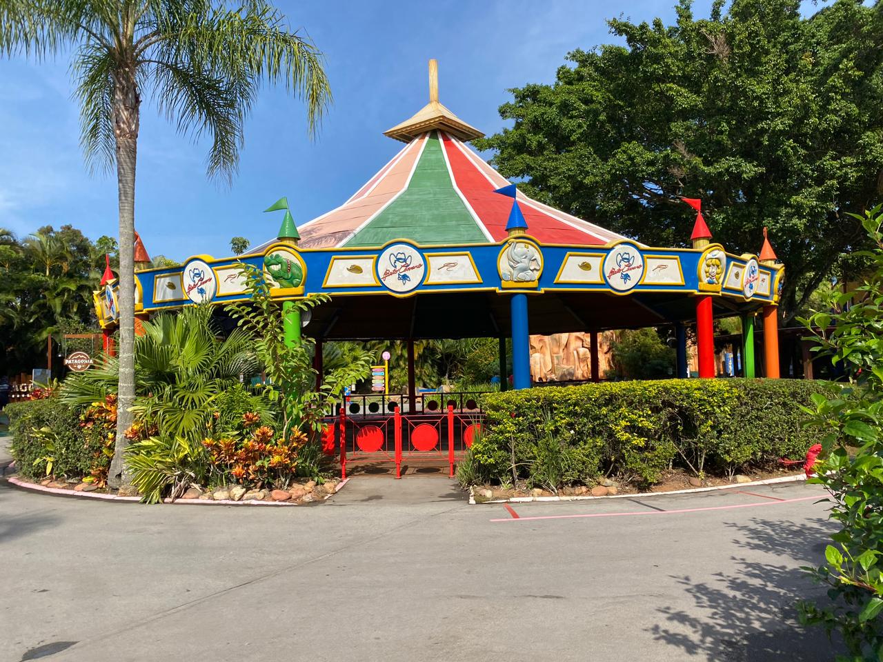 Beto Carrero World - Olha a brincadeira que o pessoal do Hapfun fez com a Big  Tower 😜. #repost Você faz a linha corajoso ou o que reza e ativa a playlist