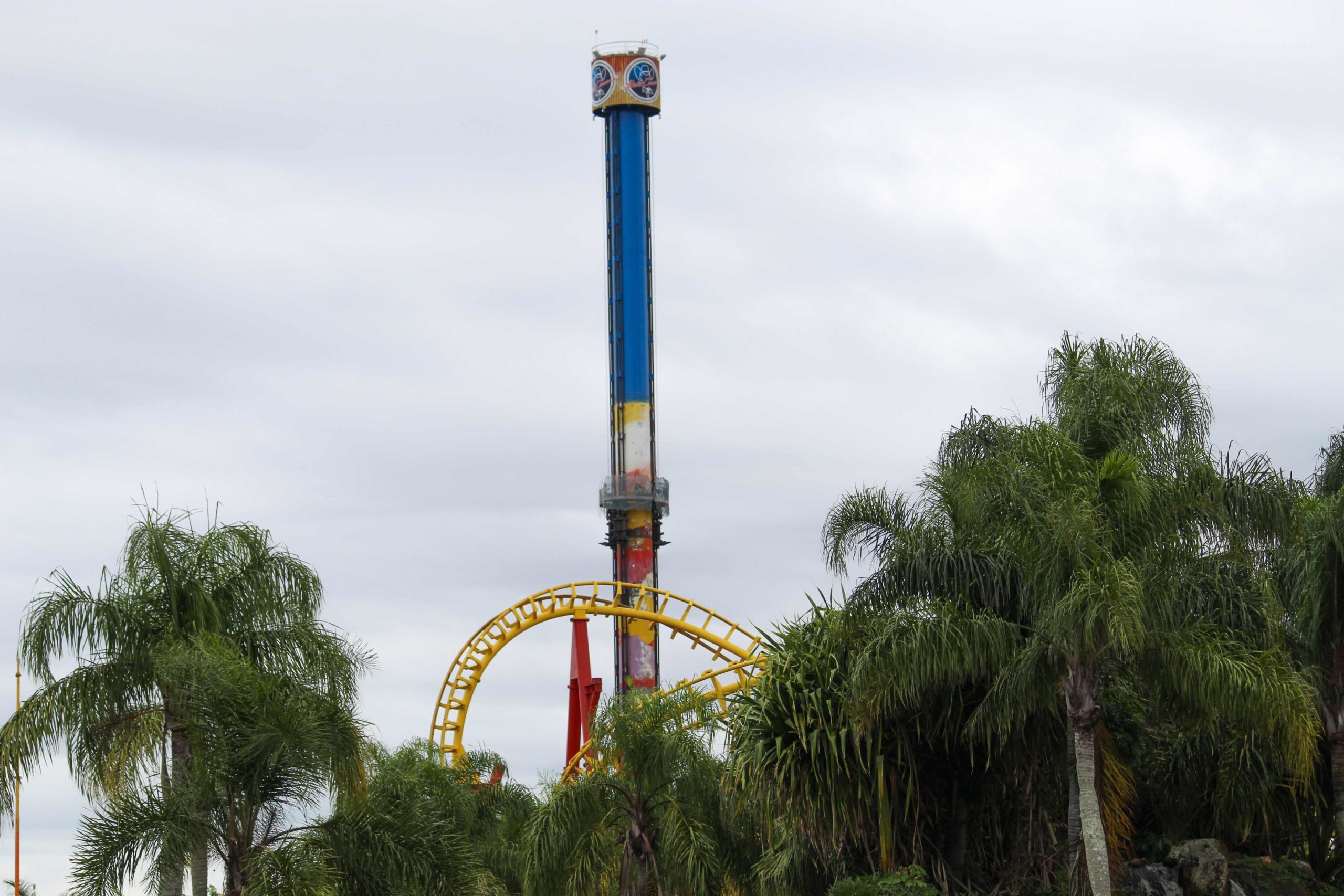 Beto Carrero World - Olha a brincadeira que o pessoal do Hapfun fez com a Big  Tower 😜. #repost Você faz a linha corajoso ou o que reza e ativa a playlist