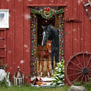 Christmas Farm Decor Horse Christmas Door Couple Happy Couple Christmas Horse Decor 3 k7s6fx.jpg