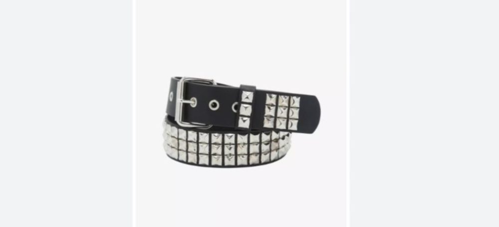 A studded belt is a great way to enhance the punk vibe of your Ramones costume A studded belt is a great way to enhance the punk vibe of your Ramones costume