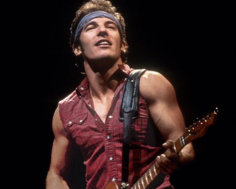 Creating the perfect Bruce Springsteen outfit is all about mixing Creating the perfect Bruce Springsteen outfit is all about mixing