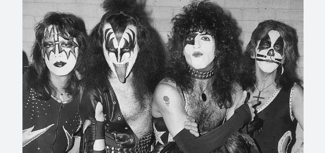 For casual hangouts or parties, you can opt for a more relaxed version of the Motorhead costume