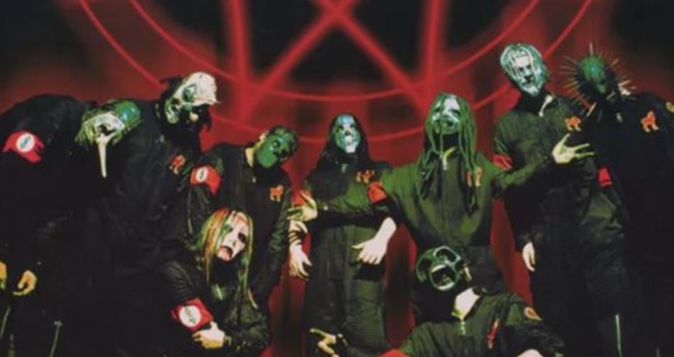 When buying a Slipknot costume online, there are several tips to keep in mind When buying a Slipknot costume online, there are several tips to keep in mind