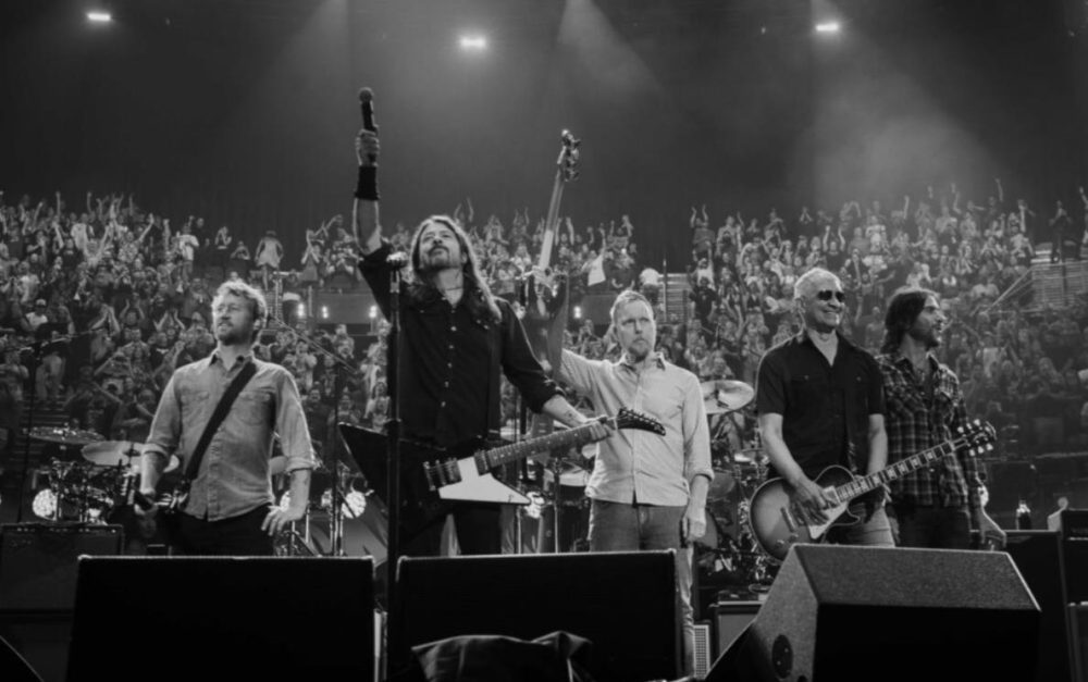 When it comes to purchasing or renting Foo Fighters costumes, price and quality can vary significantly