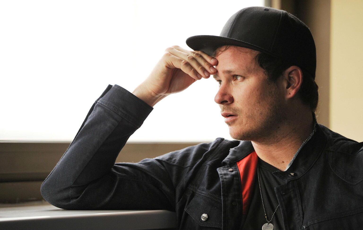 Is Tom DeLonge Schizophrenic? 5 Is Tom DeLonge Schizophrenic?