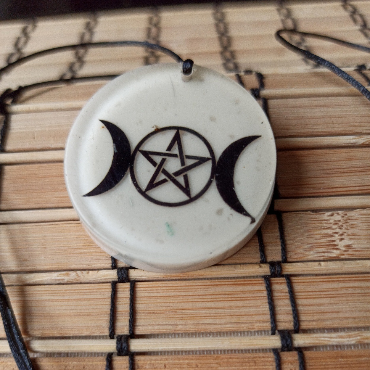 Colar Amuleto de Orgonite - Pentagrama Triplice da Lua