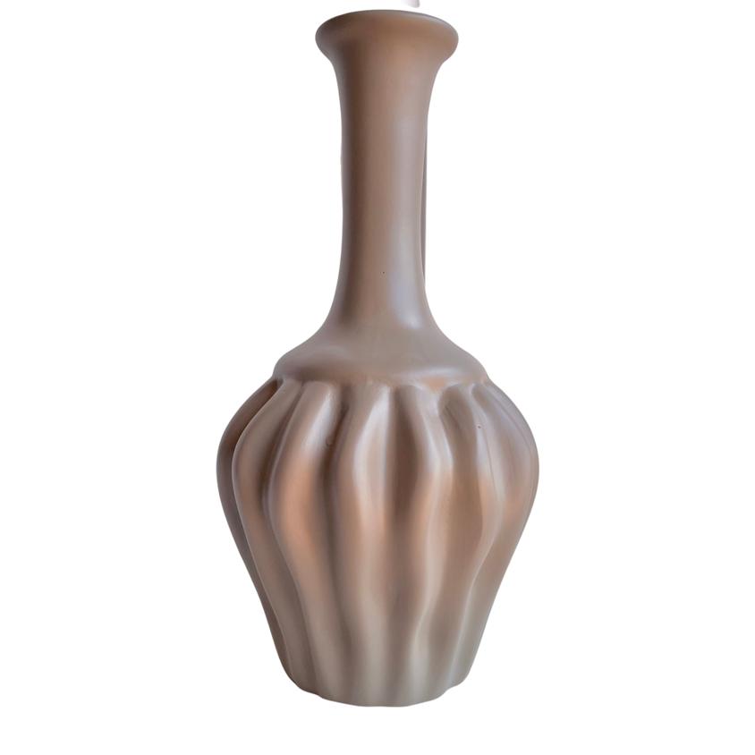 Vaso garrafa cáqui onda ondulação de cerâmica trabalhado