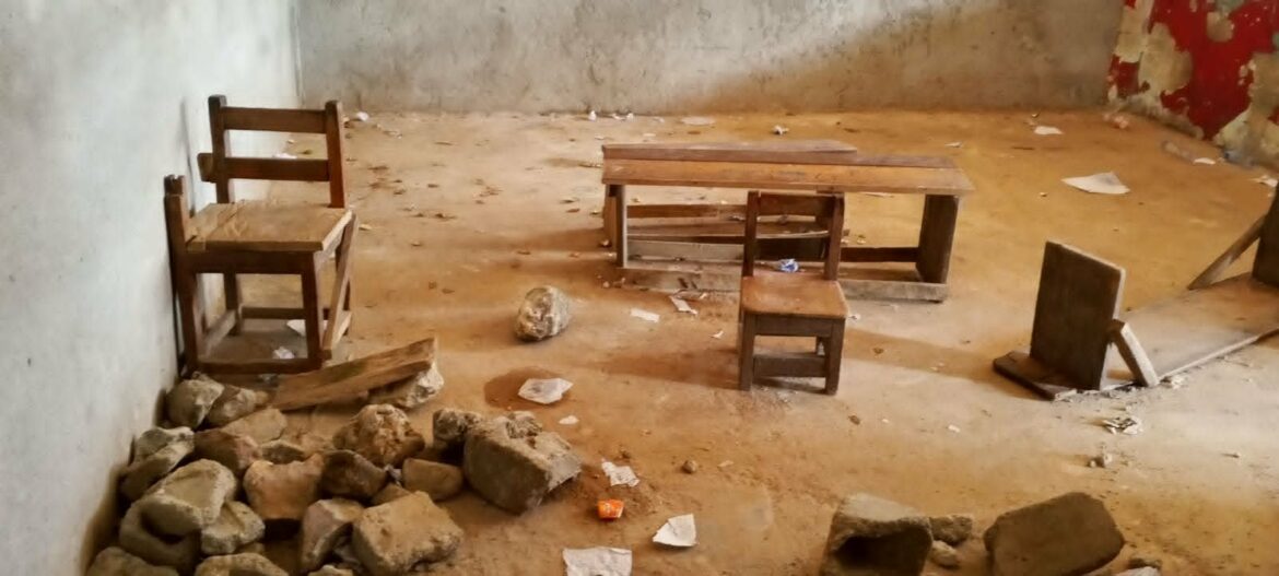 Liberia: J.F. Clarke Students Sit on Blocks Amid Chair Shortage