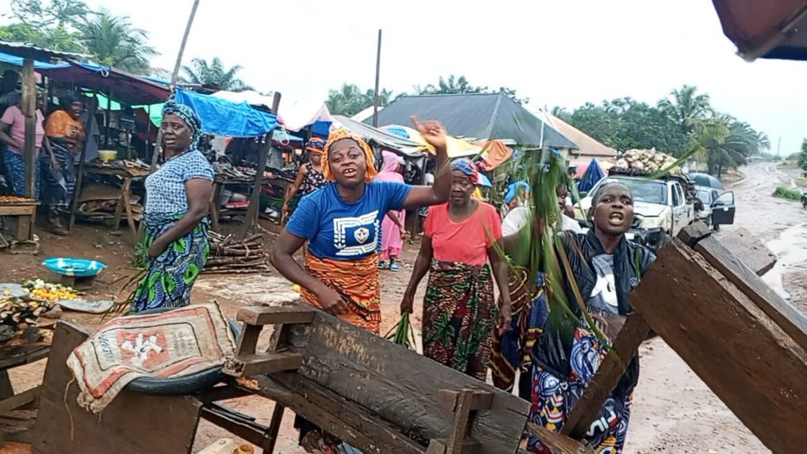 Lelekpayea Market Women Block Road Over Unopened Market