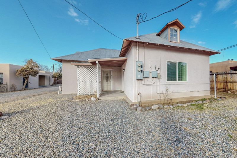 For Sale 1023 NM 76, Espanola, NM, 87532 - HOUSEJET