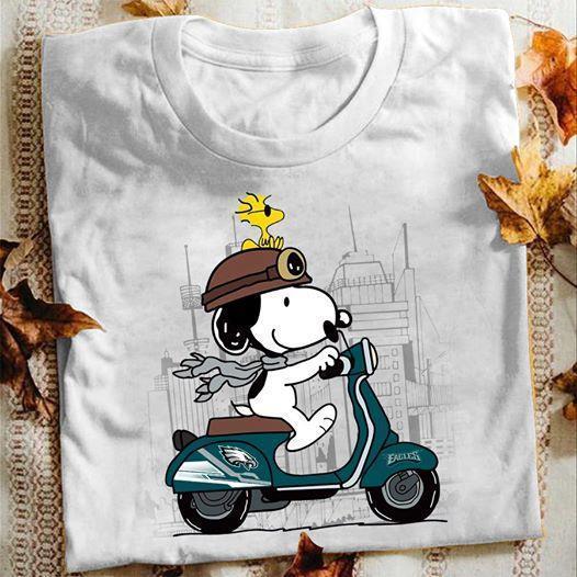 Snoopy Drive Vespa Philadelphia Eagles T Shirt