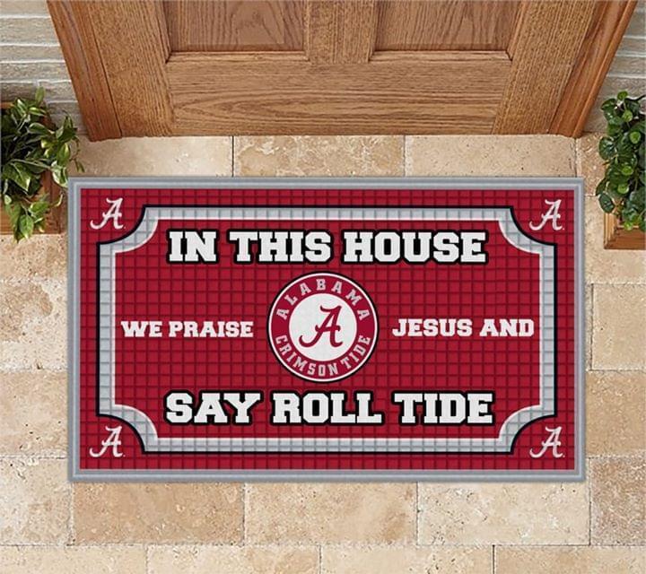 In This House We Praise Jesus And Say Roll Alabama Crimson Tide Doormat