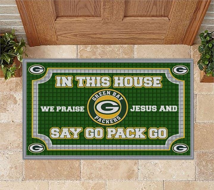 In This House We Praise Jesus Say Go Pack Go Green Bay Packers Doormat
