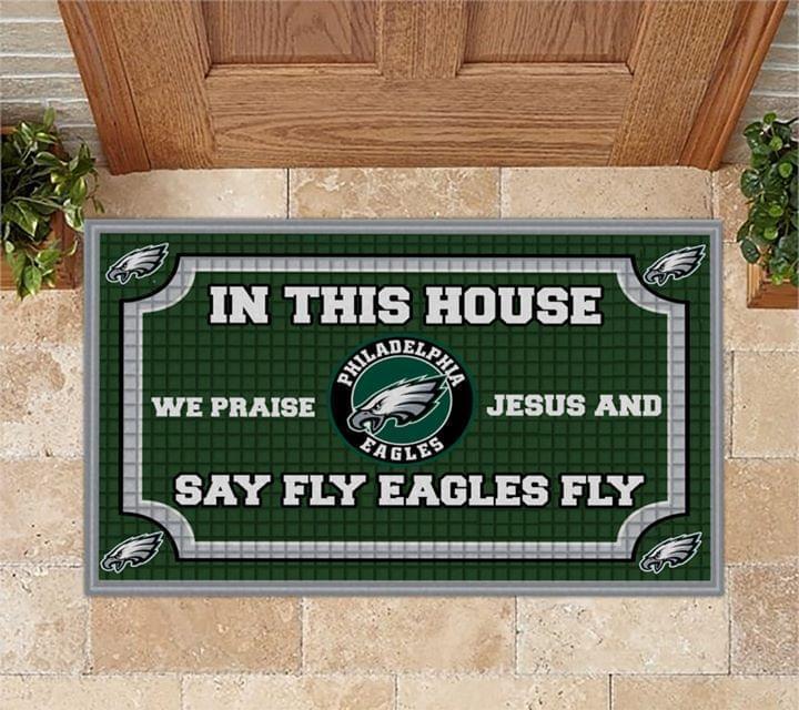 In This House We Praise Jesus And Say Fly Ealges Fly Philadelphia Eagles Doormat