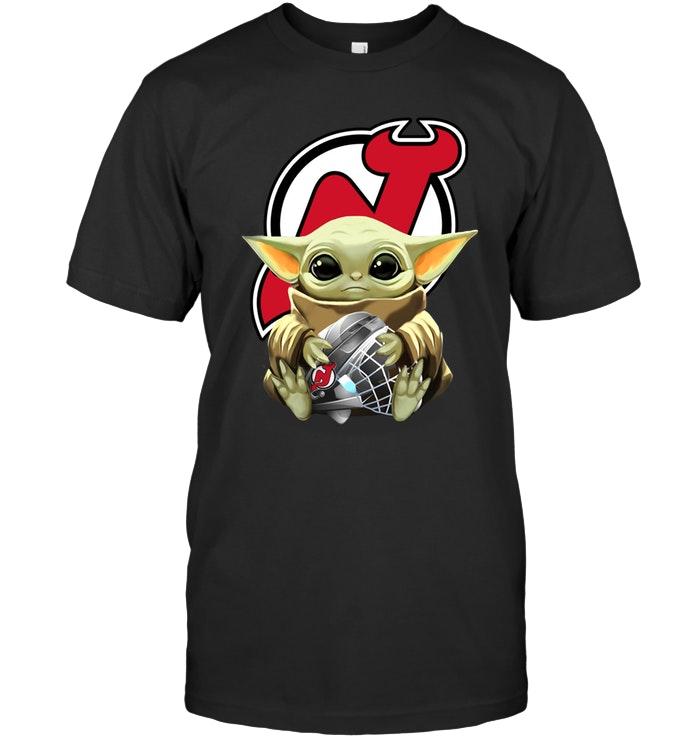 Baby Yoda Mandalorian Hugs New Jersey Devils Star Wars Fan T Shirt