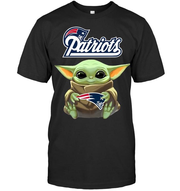 Baby Yoda Loves New England Patriots Star Wars The Mandalorian Fan T Shirt