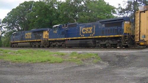 May 27, 2017 
A northbound autorack is being led through Automatic 41 (Iona Island) on CSX's River Sub by CSX ES40DC 5491 and CW40-8 7768. The 7768 now lives on as a GECX leaser unit.