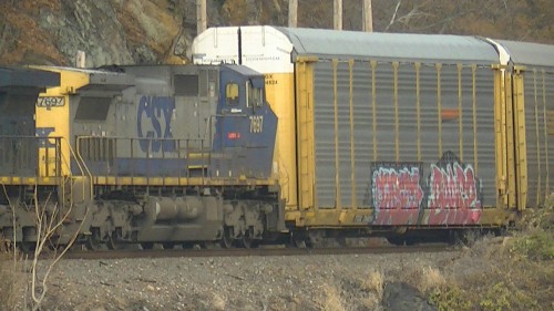 CSX CW40-8 7692 still wearing YN2 paint, is trailing on this southbound autorack train at CP 43 in Fort Montgomery, NY. With a lot of selloffs and other things such as repaints, the number of YN2 painted units is continually dropping.

11/22/2017