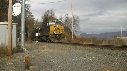 Three GE's are leading a CSX manifest at CP 43 on CSX's River Subdivision with some nice sunlight!

11/22/2017