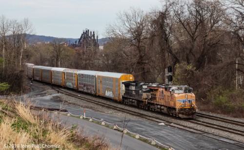 Union Pacific leads this mixed freight, with a large cut of Autoracks on the front, into Allentown yard.