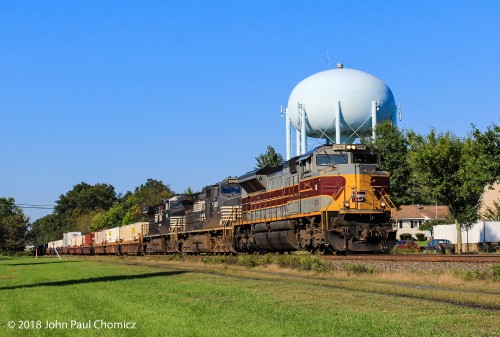 Lackawanna unit leading an eastbound intermodal, through Manville.