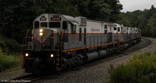 The D&L PT-98 shoving a cut of hoppers into the Ardent Grain Mill at Pocono Summit, PA.