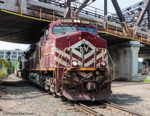 The Lehigh Valley unit leads NS 20E into Croxton Yard.